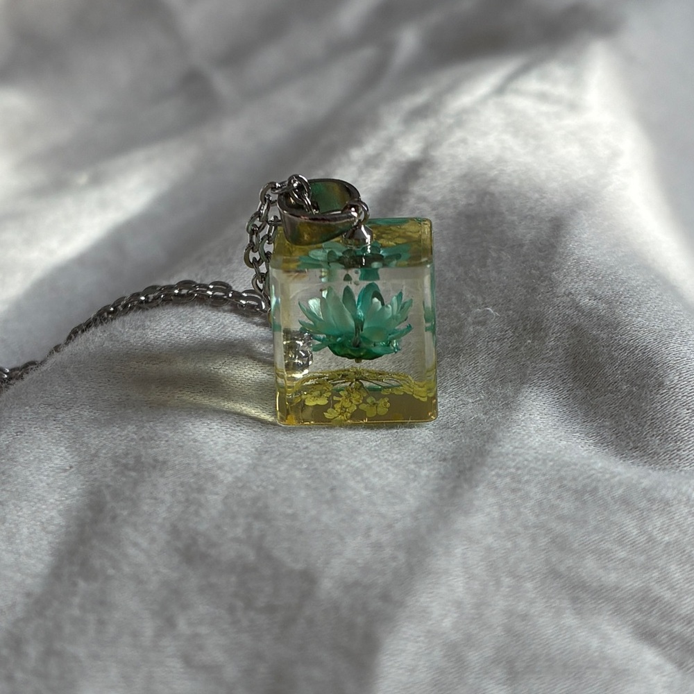 Hanami Flower Pendant Necklace